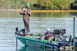 Abu Garcia Adrian Avenas Fantasista Premier/REVO4 STX RH Spinnerbait Combo -Quality Fishing Supplies Store adrian avenas abu garcia fnpc610 6 revo4 stx spinnerbait casting combo 92727.1651242873